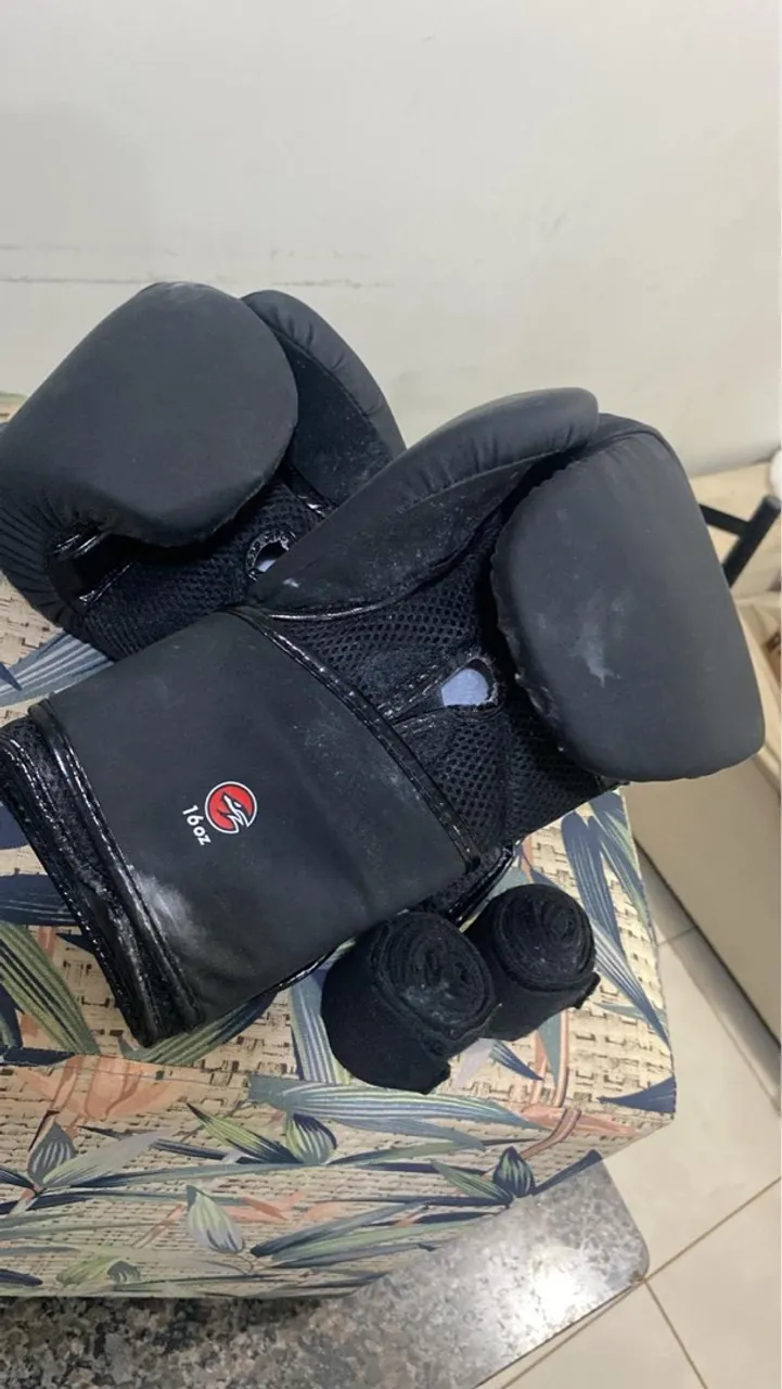 Luvas de Boxe 16oz + Bandagens