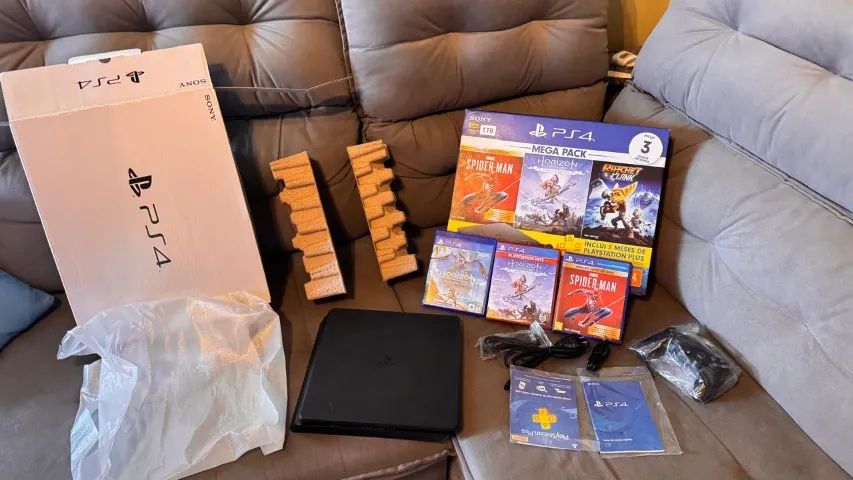 PS4 Slim 1 TB modelo mais novo + 4 jogos