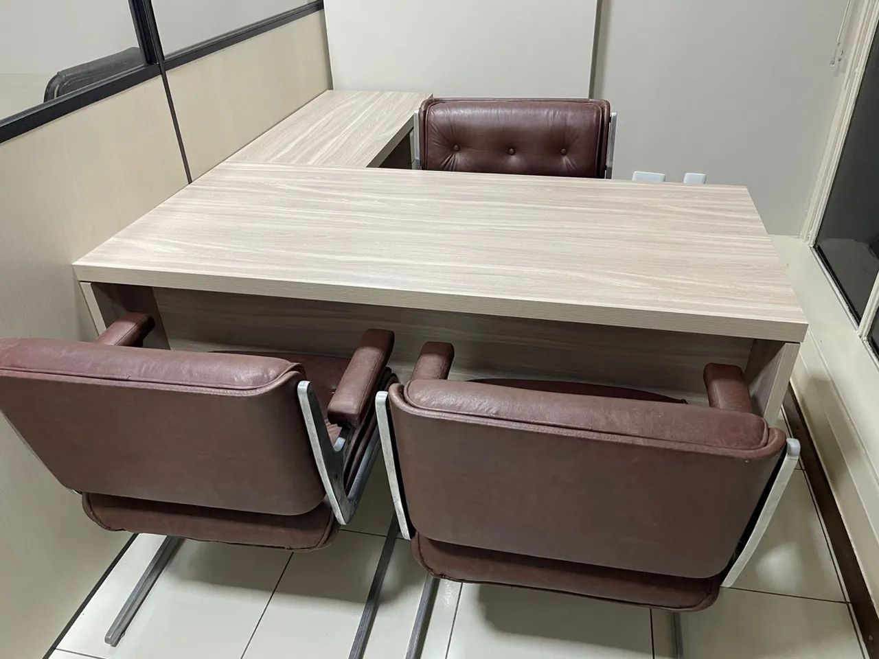 Mesa em L com Gavetas e Armario 2 portas para Escritório - Foto 4