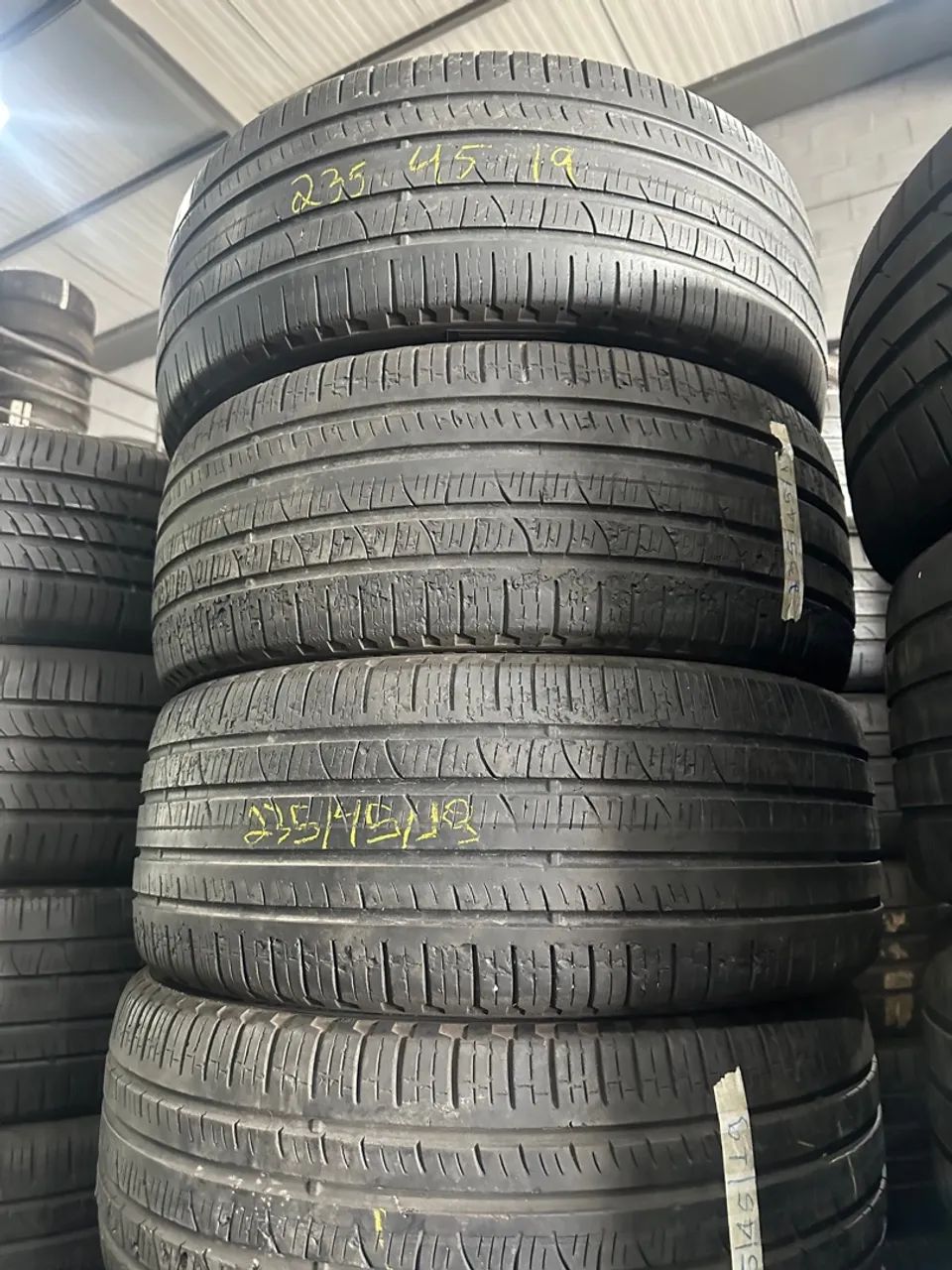 Pneus 235/45 R19 marca Pirelli 