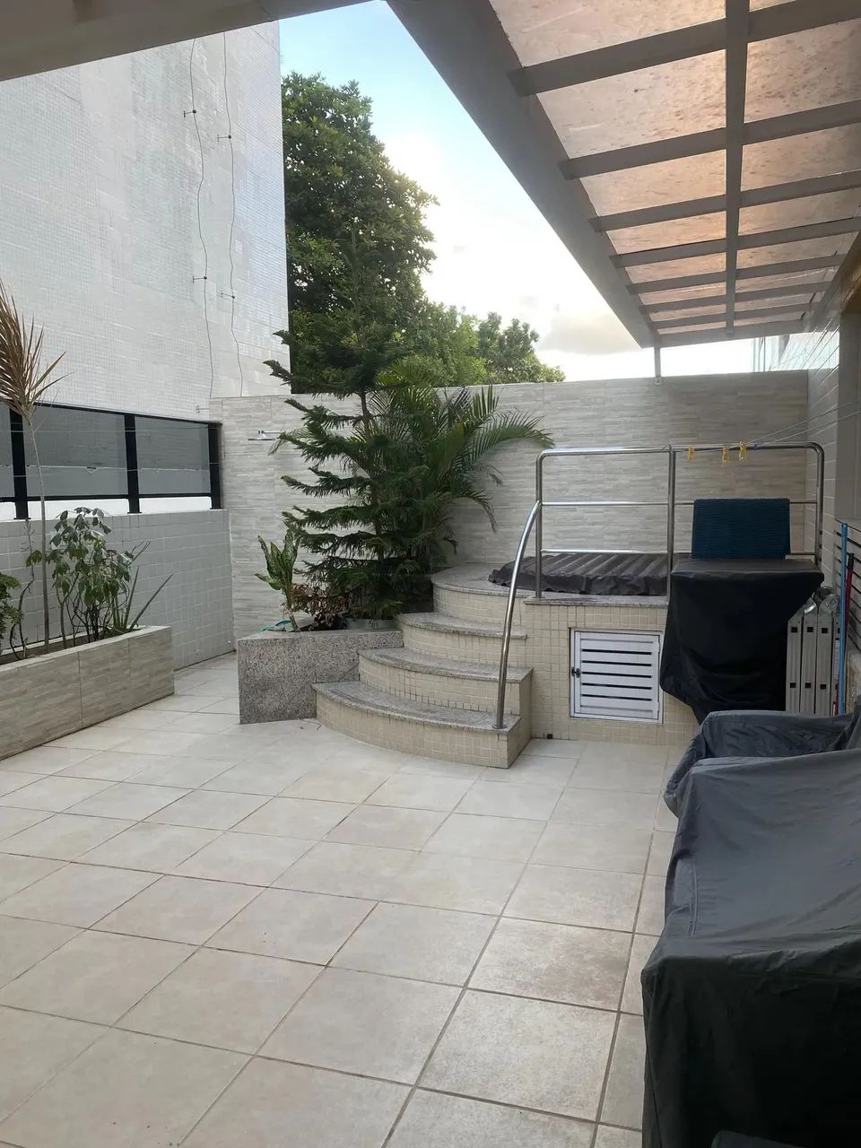 Imóvel para aluguel possui 75 metros quadrados com 2 quartos em Cabo Branco - João Pessoa  - Foto 2