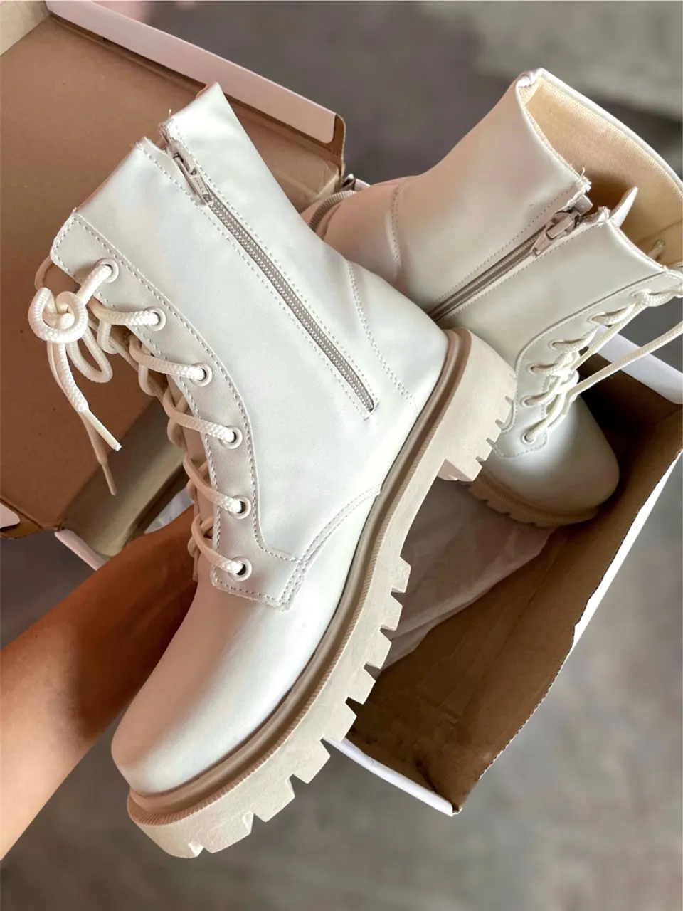 39 - Bota Coturno Off White