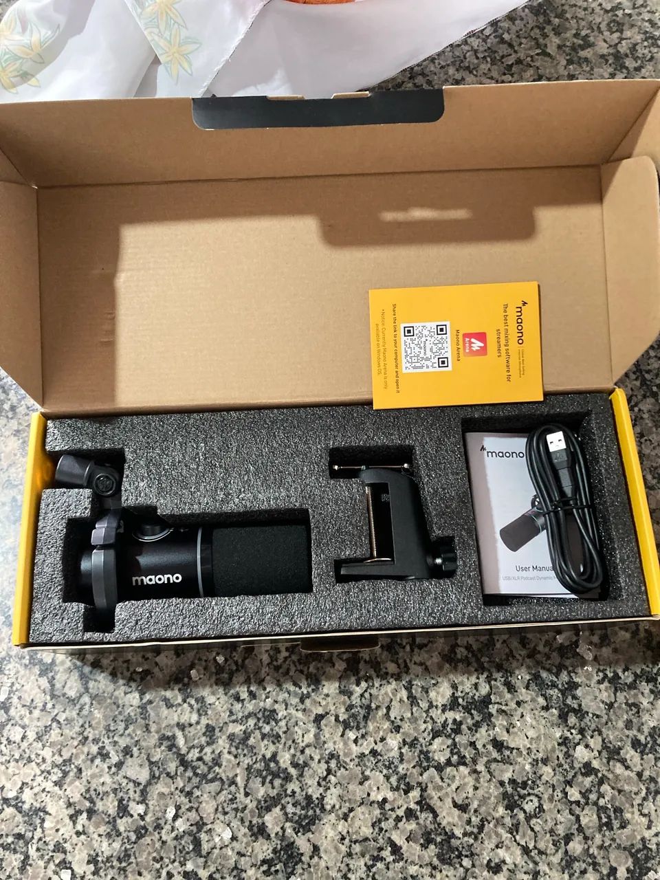 Microfone Maono PD200x + braço articulado 