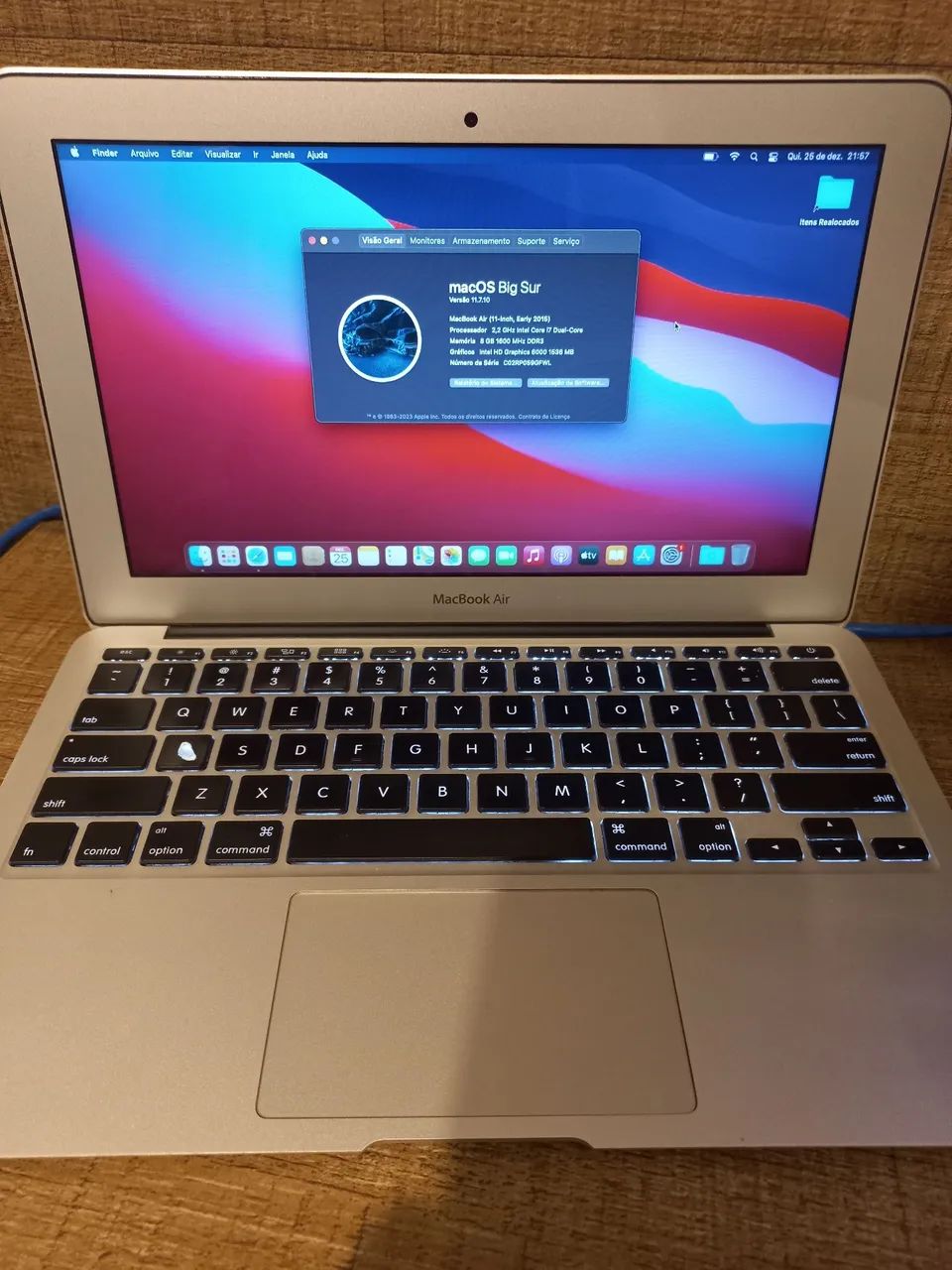 Apple MacBook Air 11インチ シルバー　2015 MacBook Air (11 polegadas, início de 2015) - Especificações