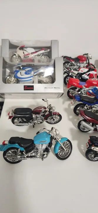 28 miniaturas de motocicletas modelos diversos, escala 1/18 - Foto 5