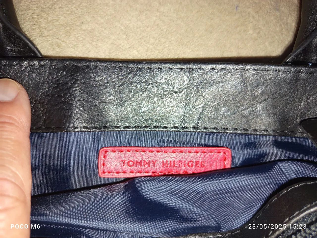 Bolsa Tommy Hilfiger Elegante e Charmosa - Foto 3