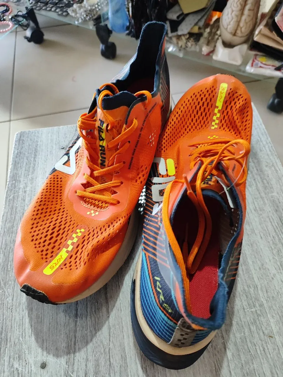 Tênis Fila Run Laranja com azul 