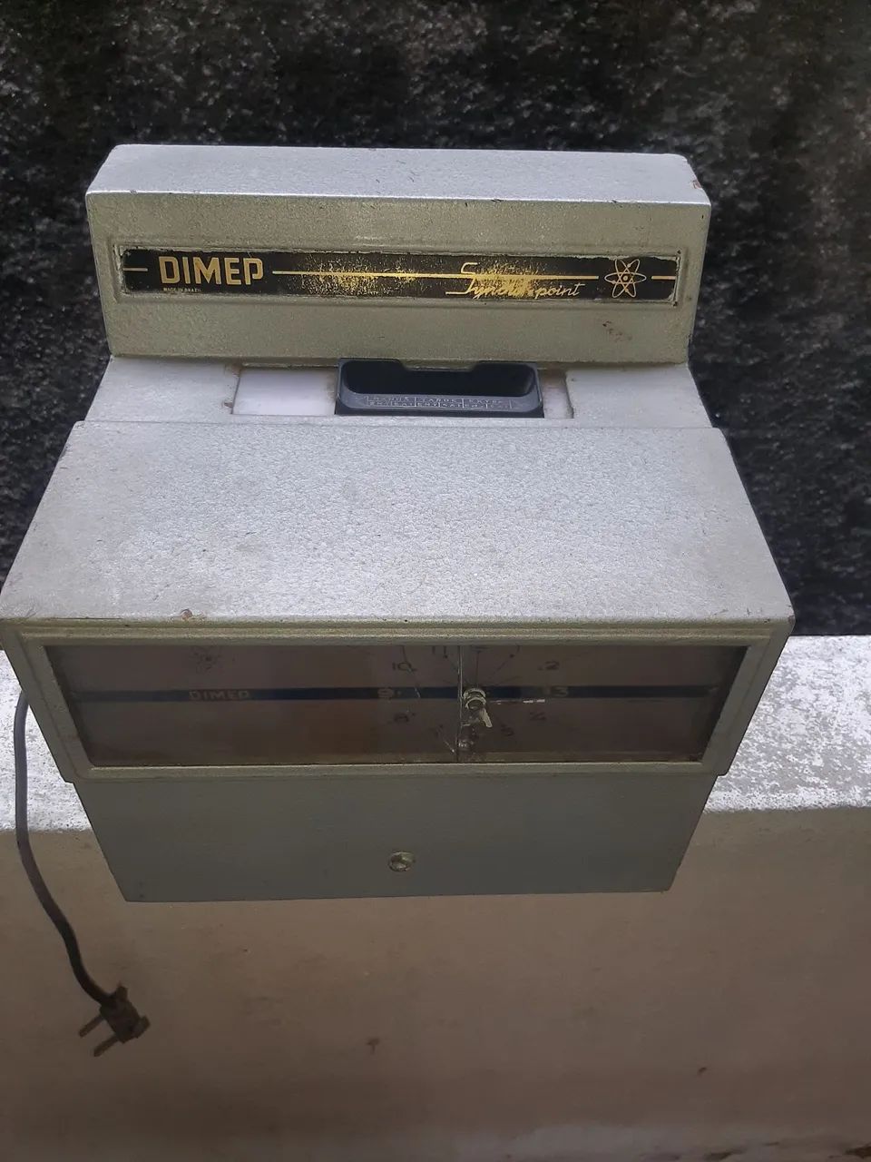 VENDO Relógio de ponto antigo, funcionando parcialmente  precisa de revisão. - Foto 2