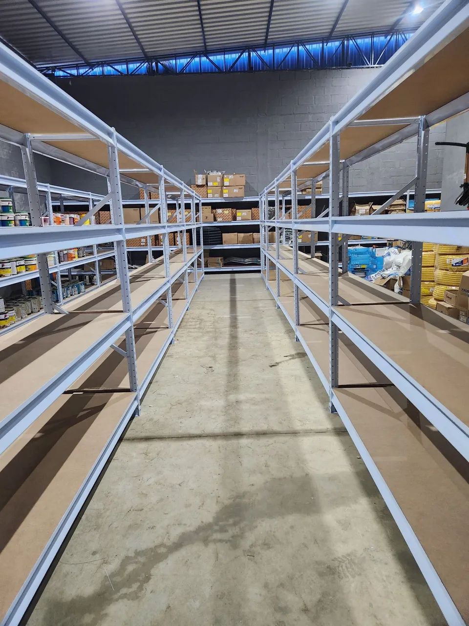 Prateleiras de aço para comércio