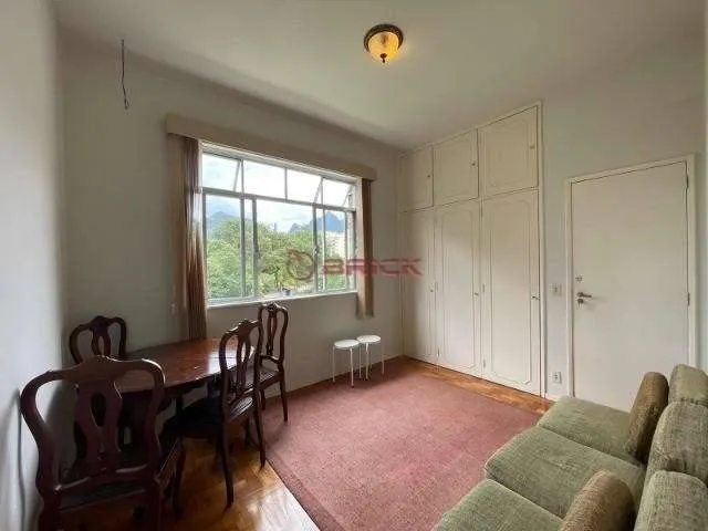 Apartamento para locação de 2 quartos mobiliado no Alto, Teresópolis/RJ.
