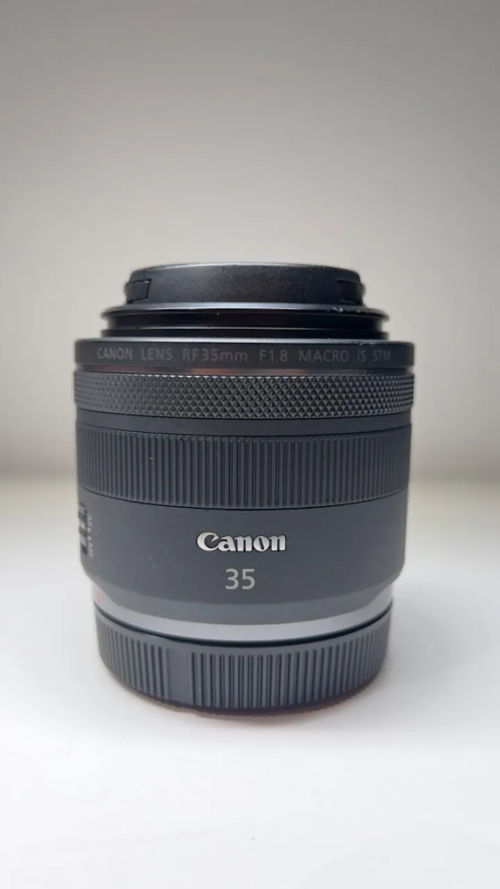 Canon RF 35mm f/1.8 Macro IS STM