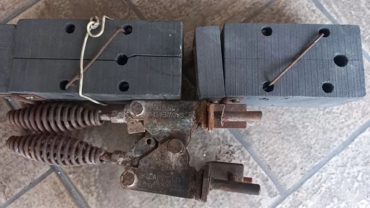 Alicate com 2 moldes de solda