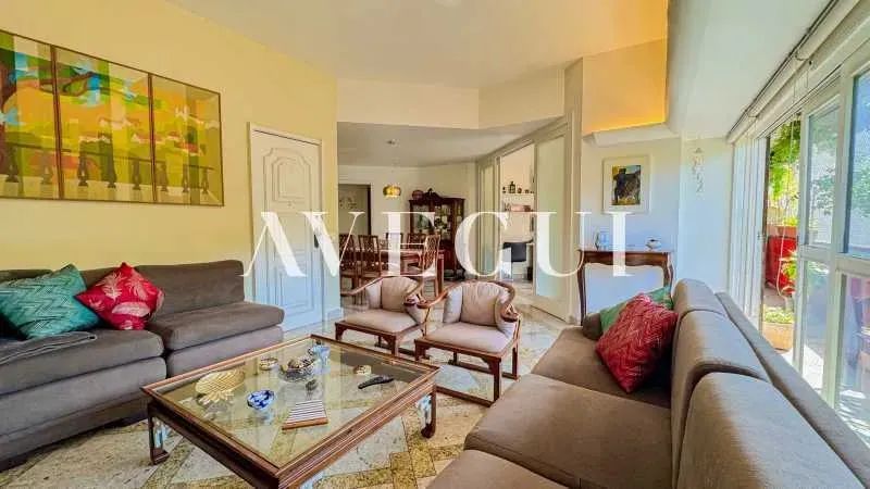 Apartamento - Padrão / Residencial / Leblon