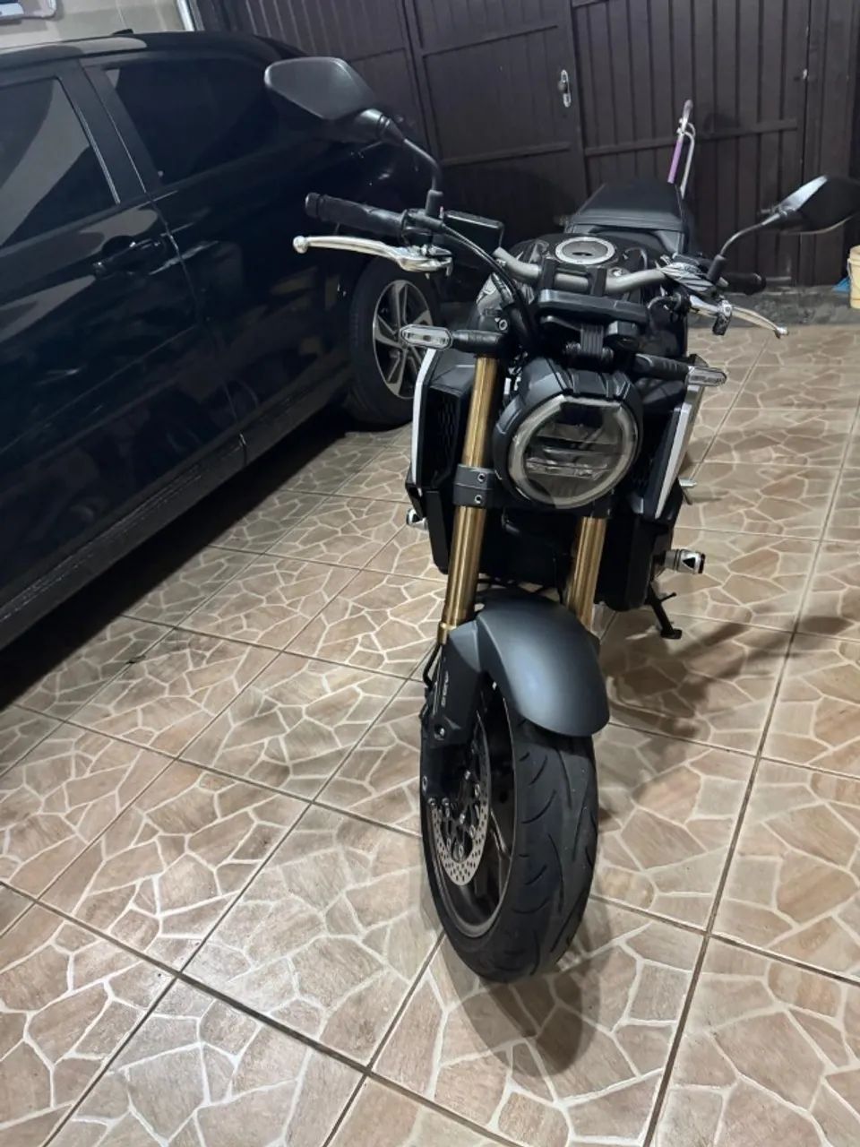 CB 650R 2023 - Foto 3