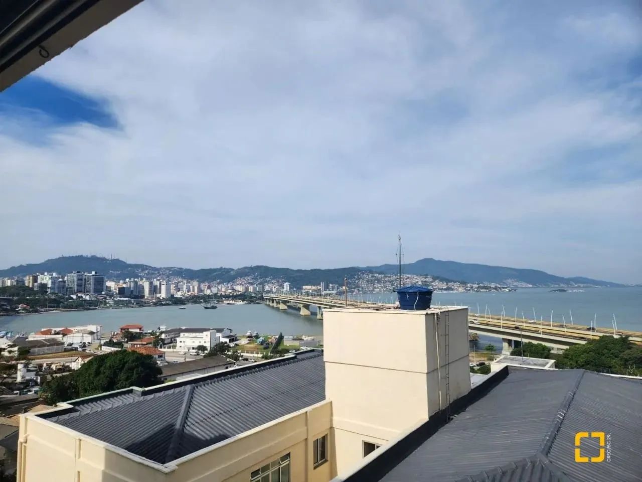 Apartamento com 3 dormitórios no Estreito com vista para o mar