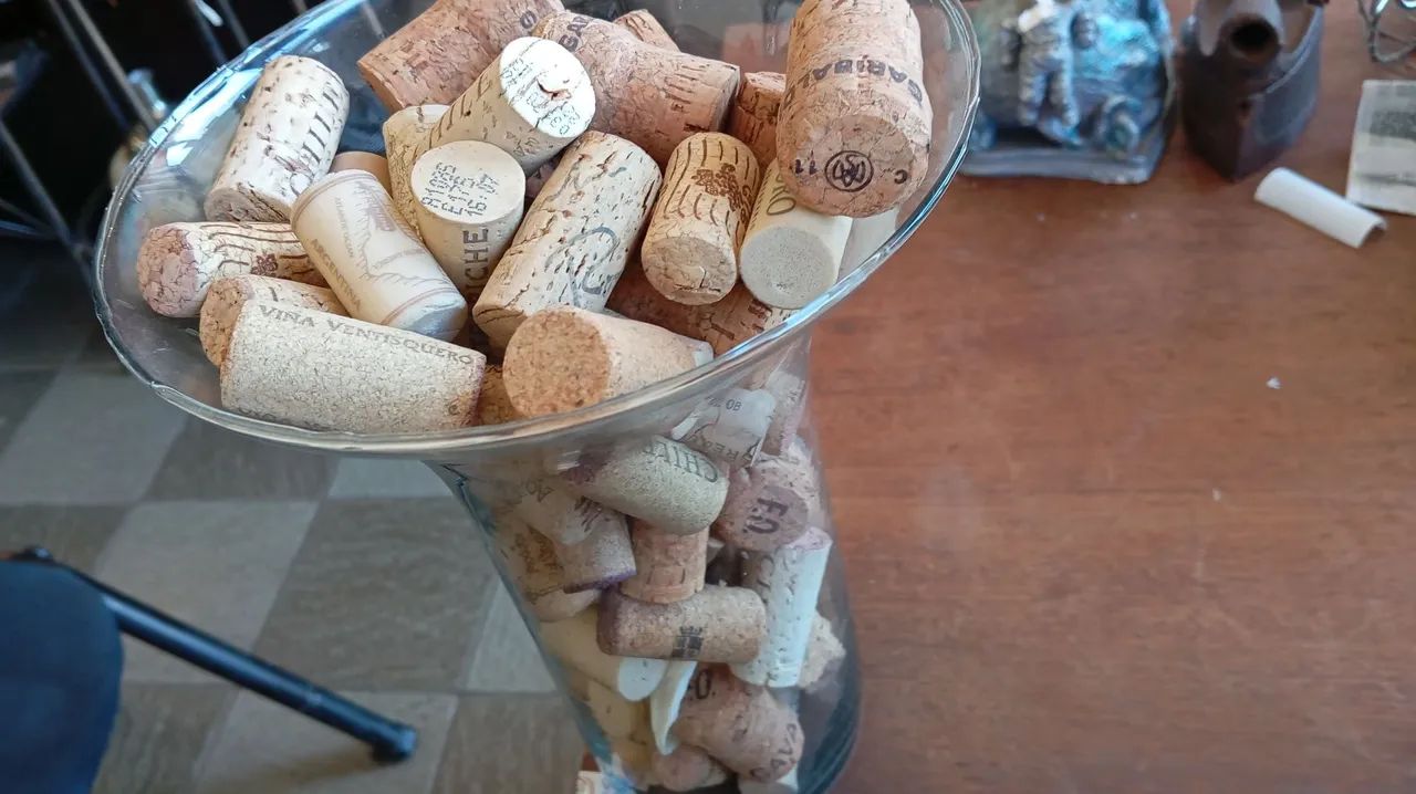 Vaso com rolhas. - Foto 4