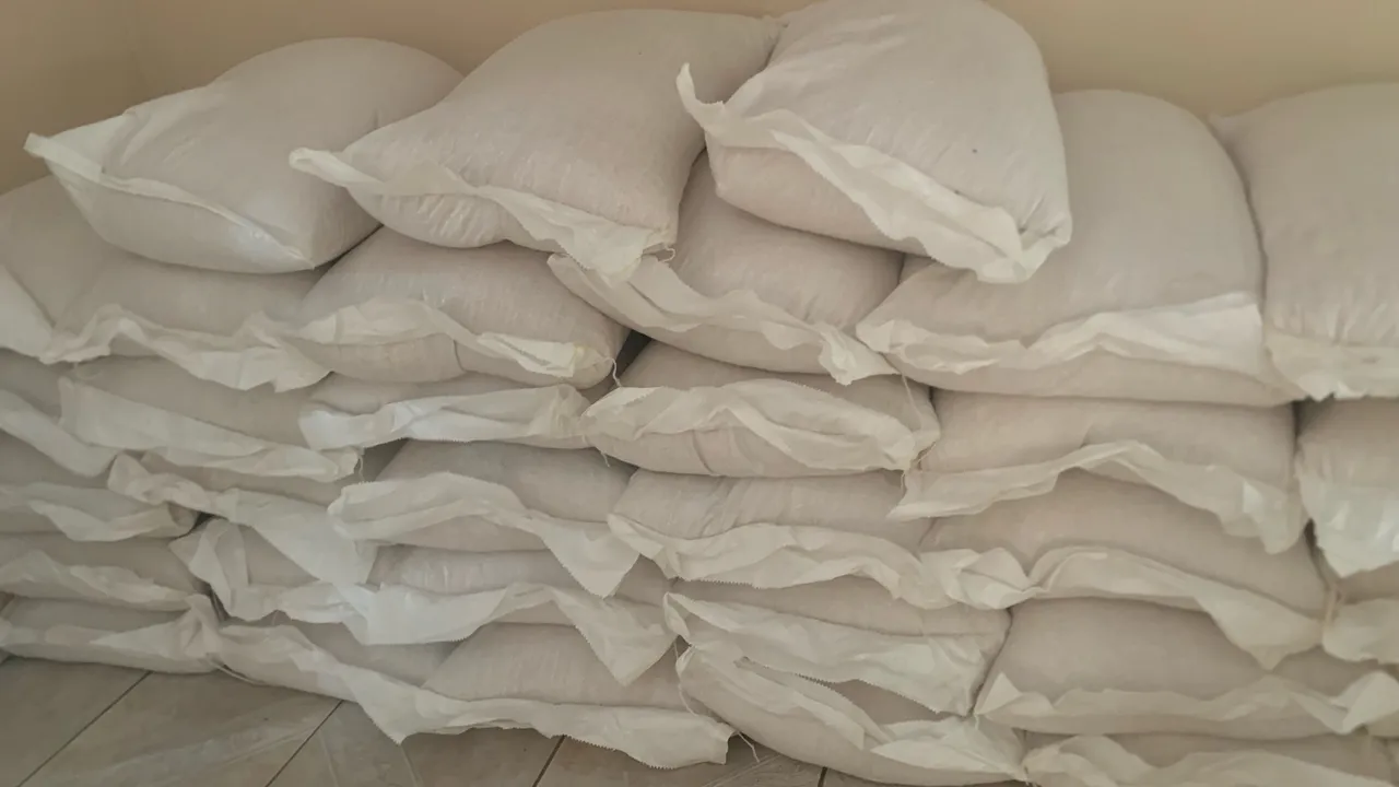Vendo milho inteiro soco de 50kg R$ 110