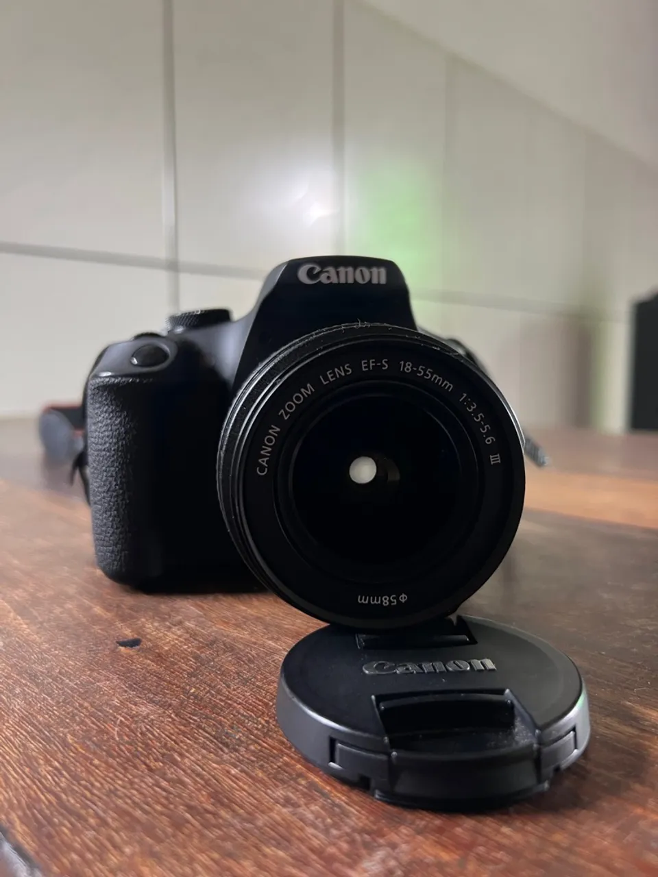 Câmera Canon DSLR com Lente 18-55mm