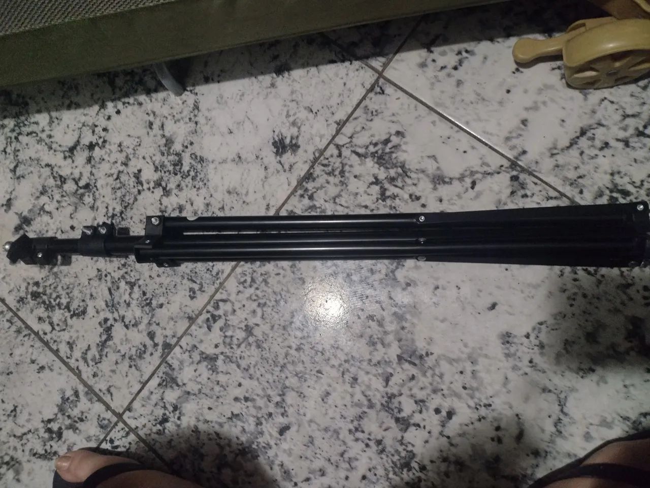 Tripé para câmera e celular 1,60 altura máxima 