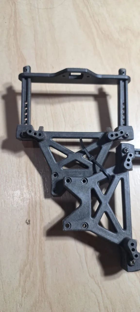 Rc Automodelo Base Suspensão Traxxas Tmaxx Emaxx 