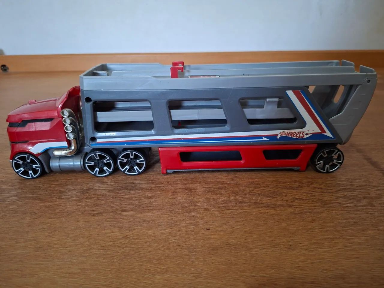 Caminhão HotWheels Haul and Race Rig