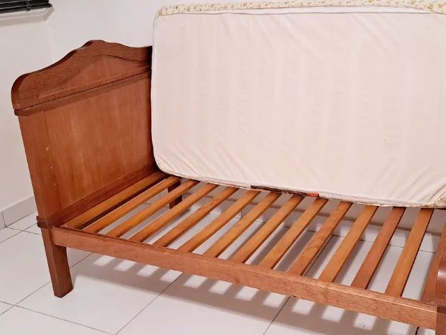 Berço de madeira maciça! Vira Mini cama  - Foto 6