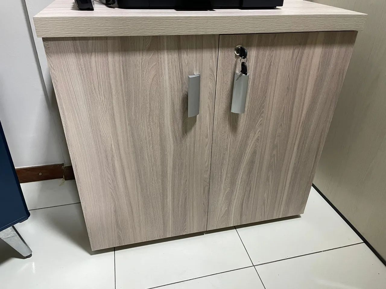 Mesa em L com Gavetas e Armario 2 portas para Escritório - Foto 5