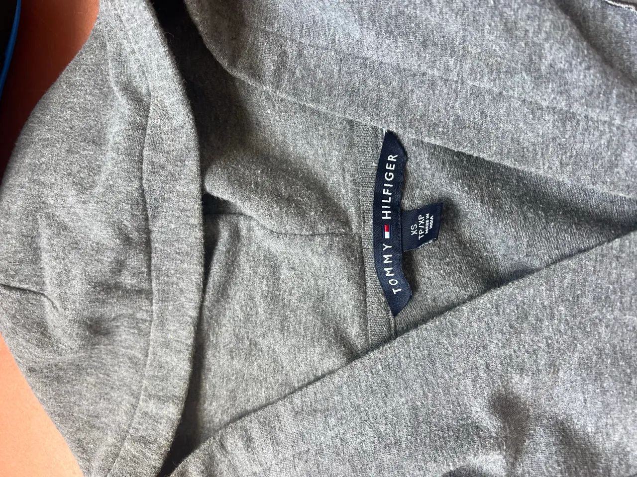 Vestido Tommy com capuz  - Foto 2