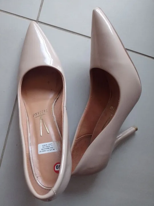 Scarpin nude tamanho 39
