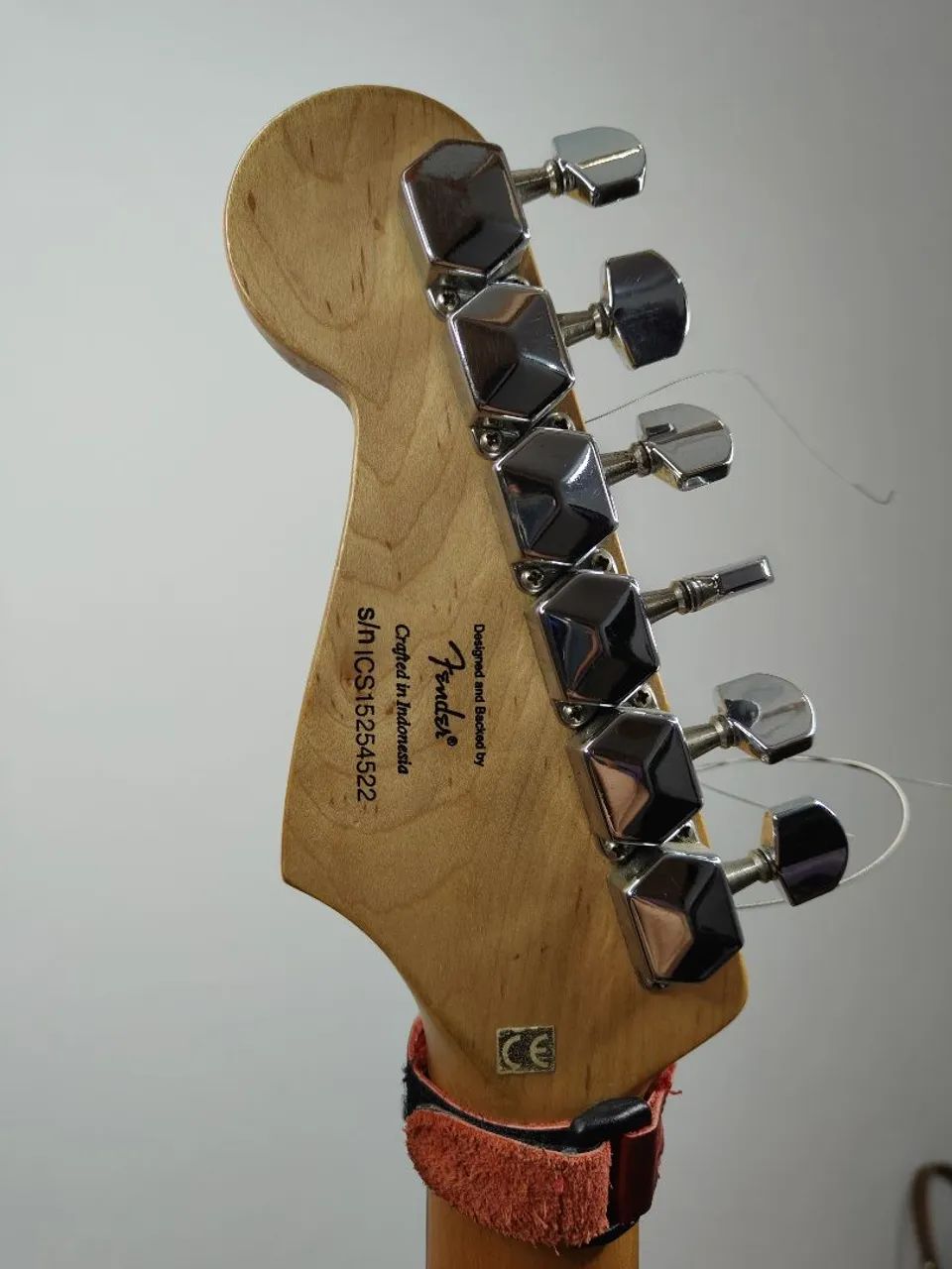 Guitarra Fender Squier Bullet start  - Foto 5