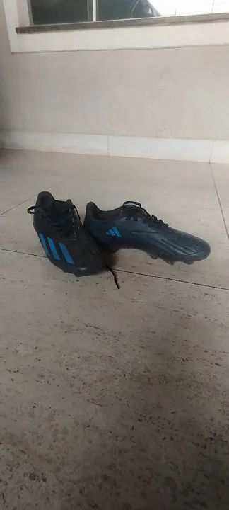 Chuteira da Adidas de cravo tamanho 39-40 