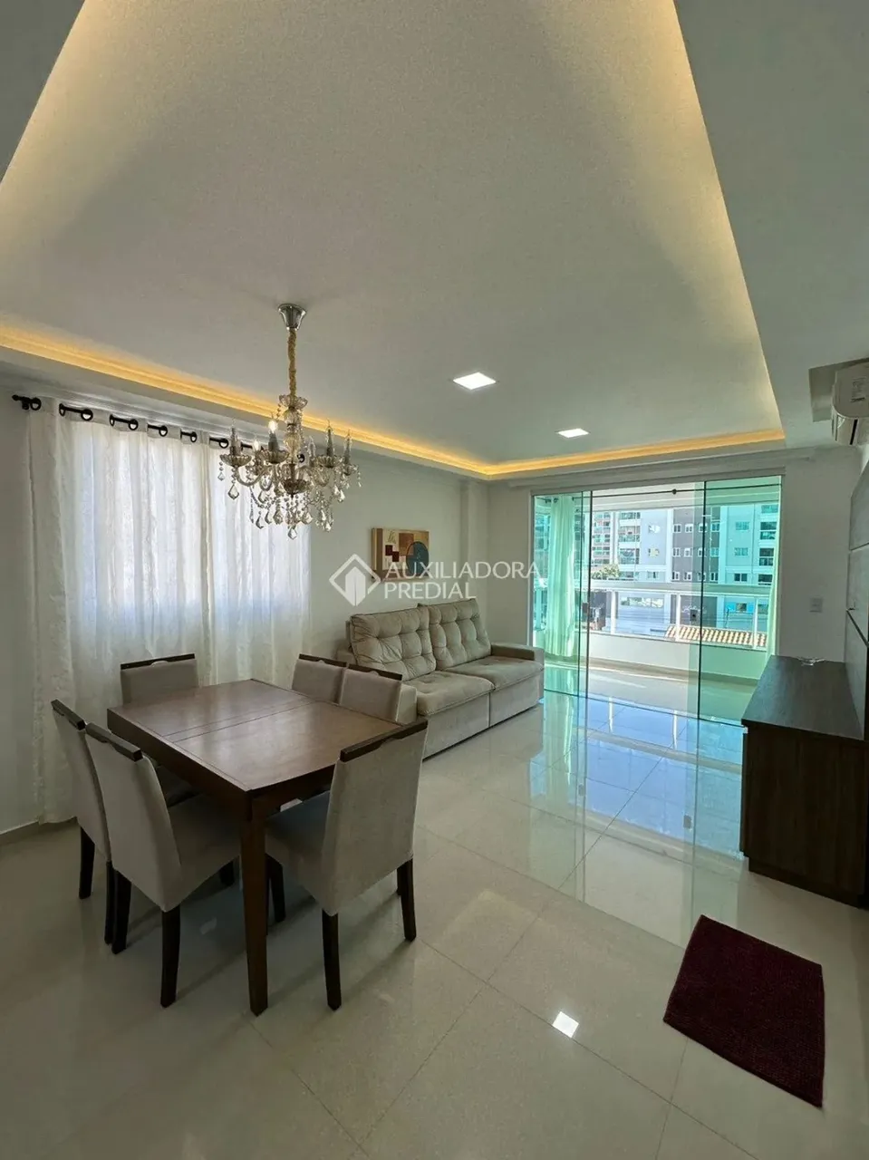 Apartamento à venda em Meia Praia com 79m² e 2 dormitórios/quartos disponíveis.