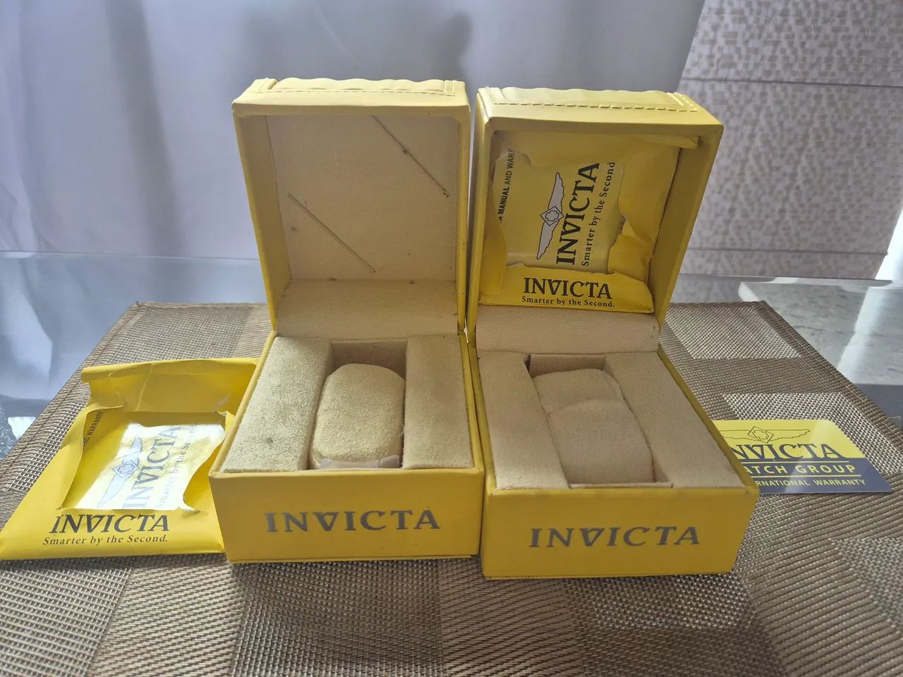 Caixa pequena Invicta com manual  - Foto 5