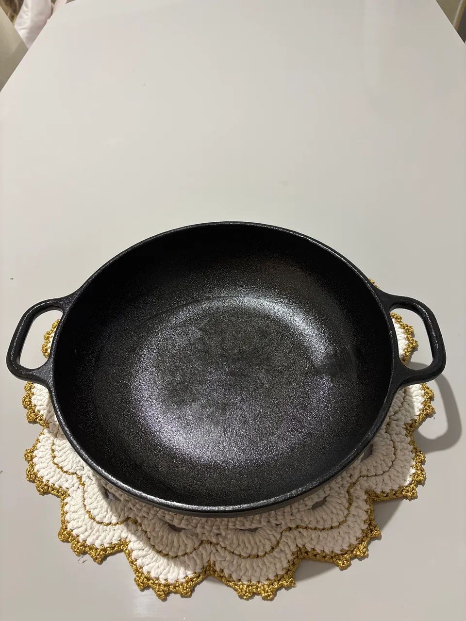 Travessa de ferro fundido redonda - 2,5 litros