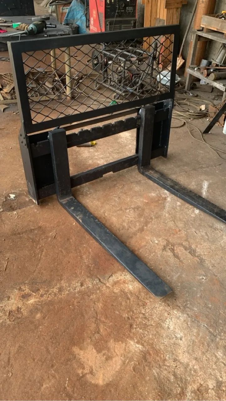 Pega Palete - Mini carregadeira - Foto 2