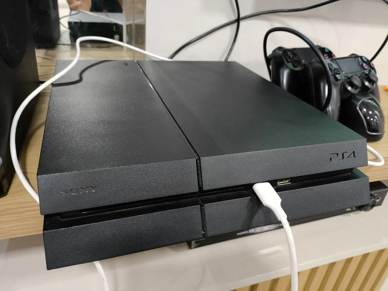 Playstation 4 - 1 TB - 2 Controles