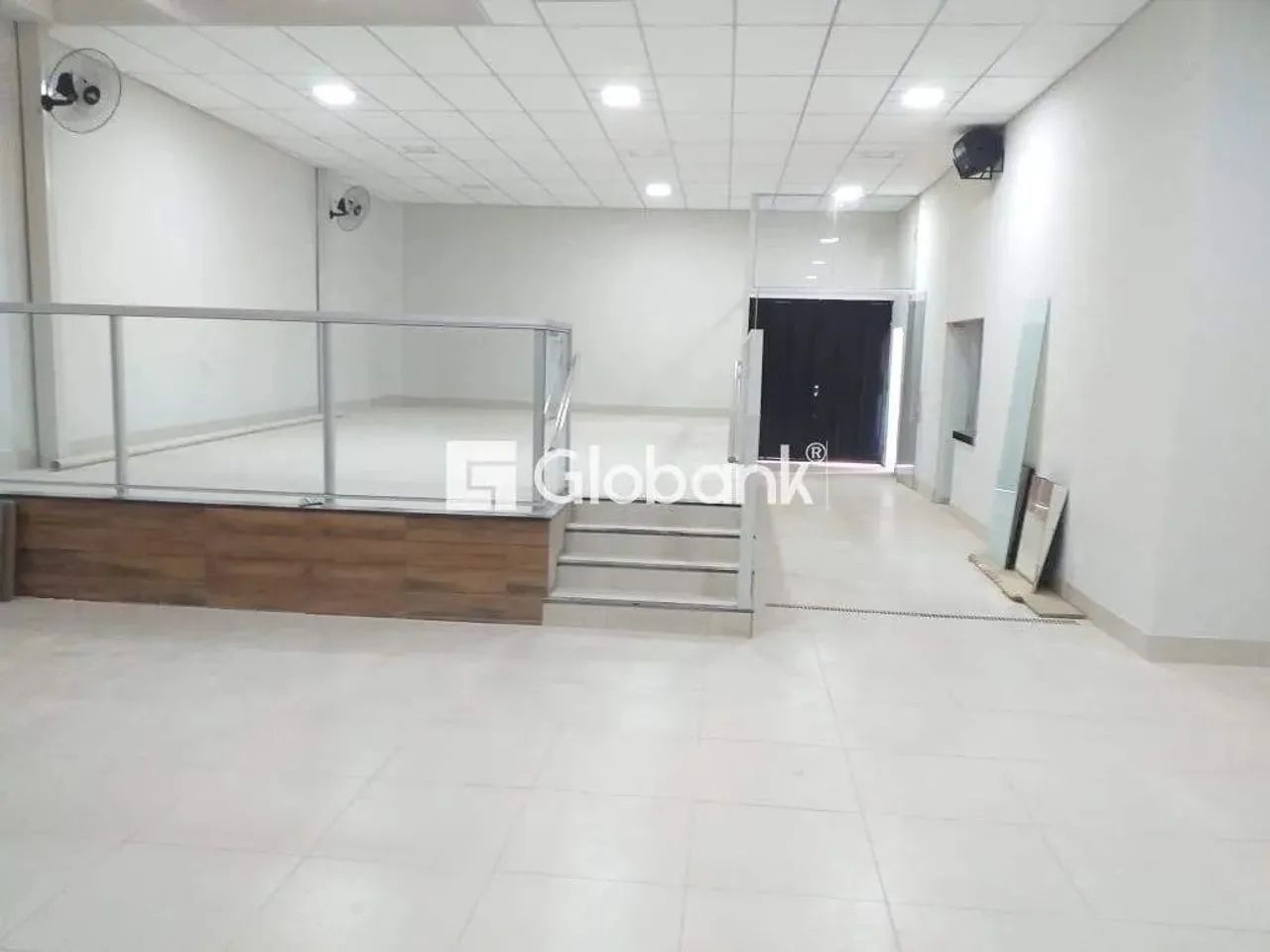 Imóvel completo, versátil e pronto para atender diferentes necessidades! - Foto 4