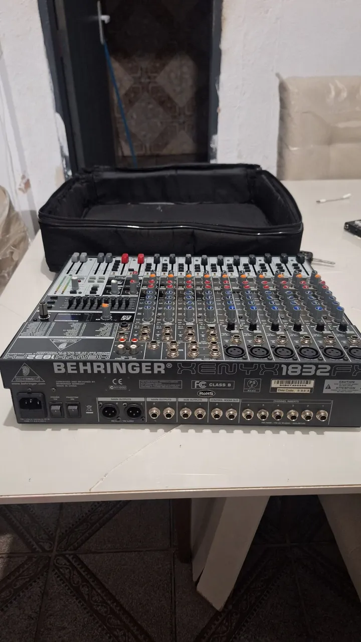 Mesa de Som Behringer Xenyx Q1202USB - 220 volts - Equipamentos e