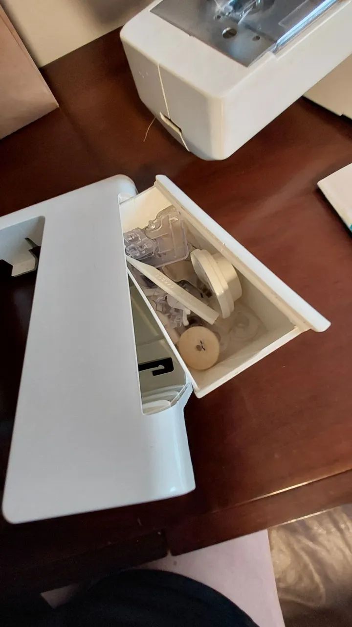 Máquina de costura 64717307716609121