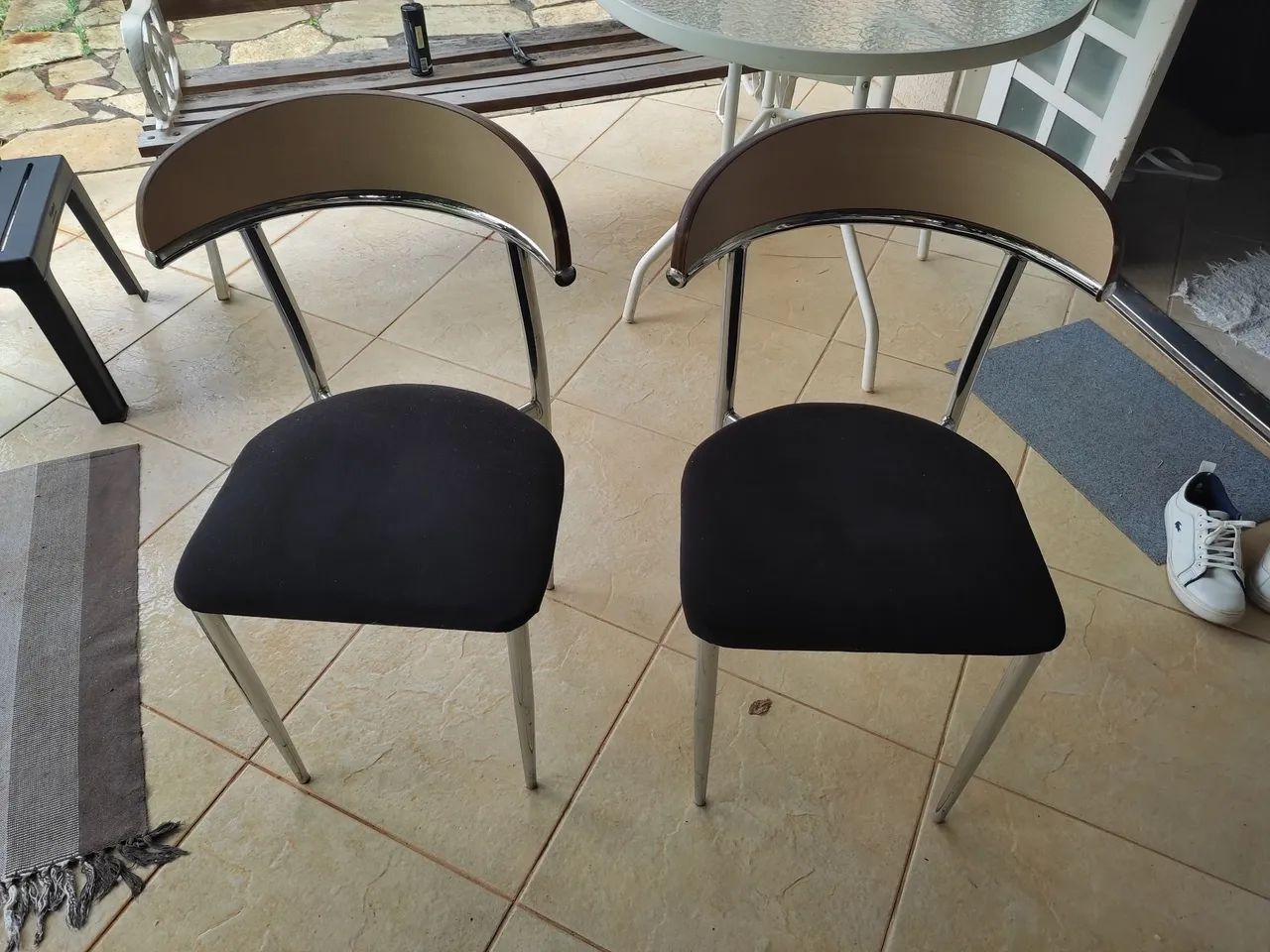 Mesa 6 lugares triangular com as 6 cadeiras  - Foto 3