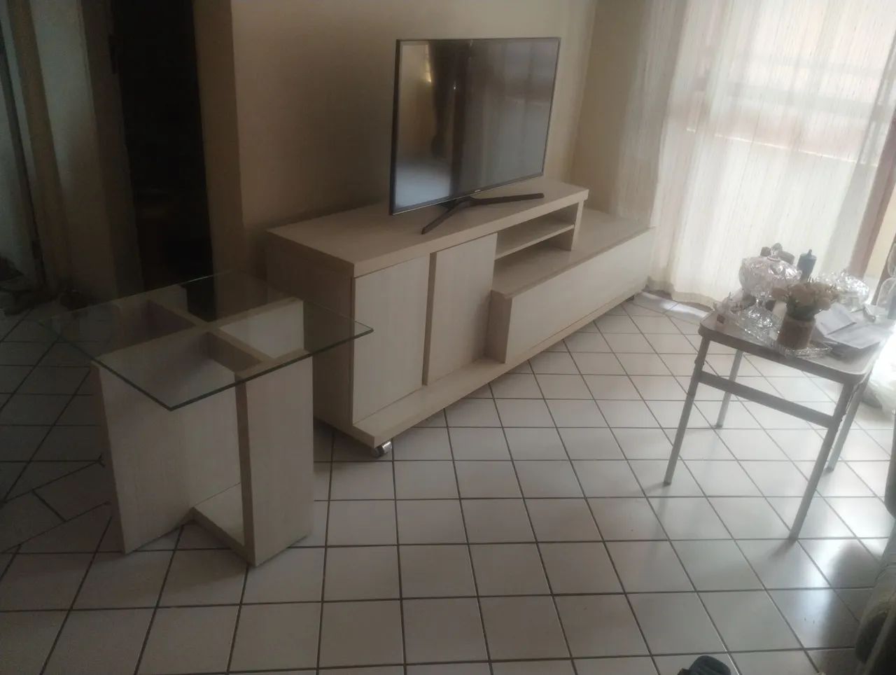 Conjunto Rack e mesa de canto pra sala  - Foto 2