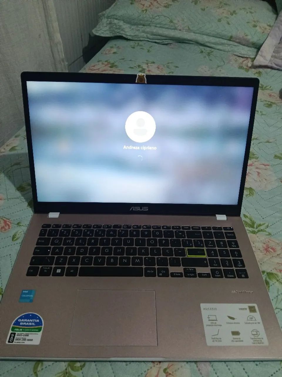 Notebook ASUS E510 - Semi novo, na garantia + acessórios!