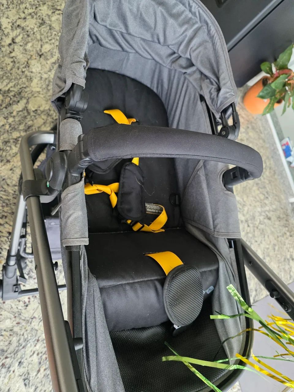 Kit Carrinho e Bebê conforto com base da safety first - Foto 2