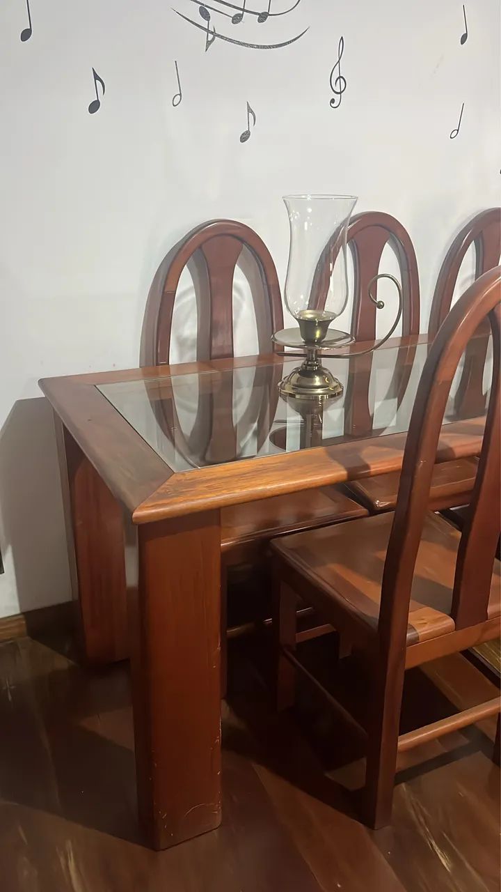 Vendo moveis de copa com mesa com tampo de vidro e 8 cadeiras, Buffet e espelho - Foto 2