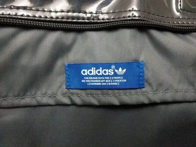 Bolsa casual Adidas Originals SNAKE print ( esportiva e academia