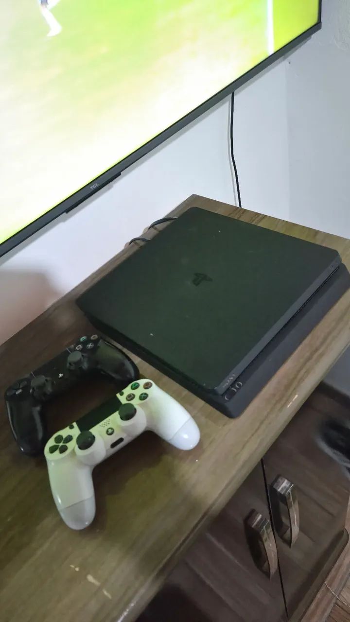 Playstation 4 slim