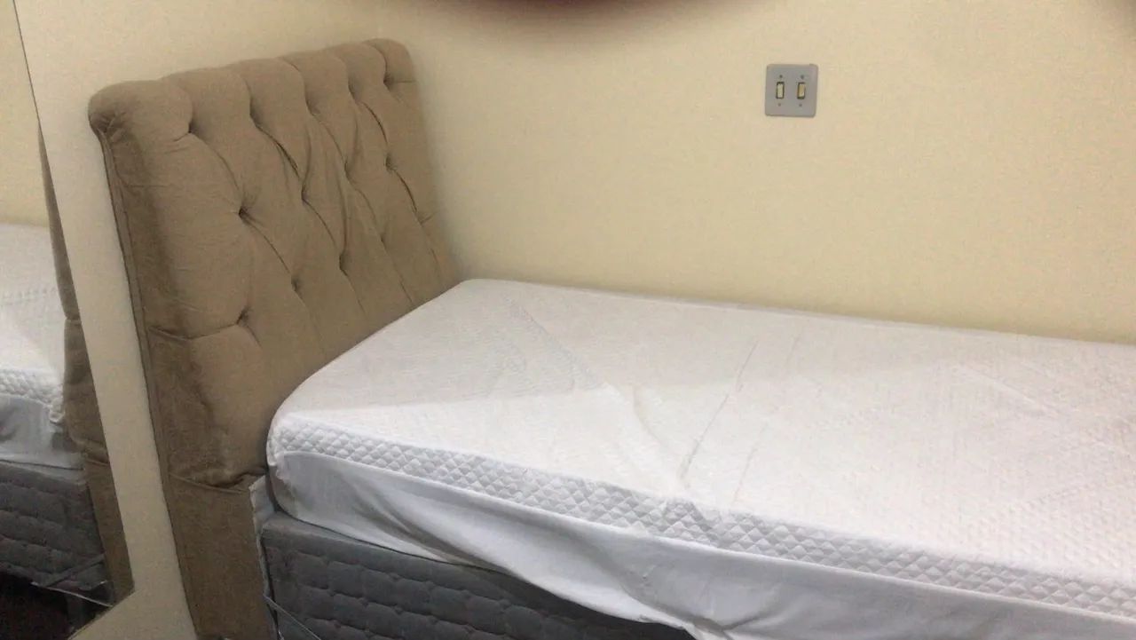 Cama de Solteiro Box com Cabeceira - Excelente Estado