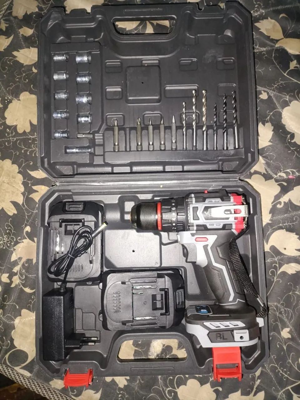 取引 Parafusadeira 20 v nova na caixa - Ferramentas de Construção