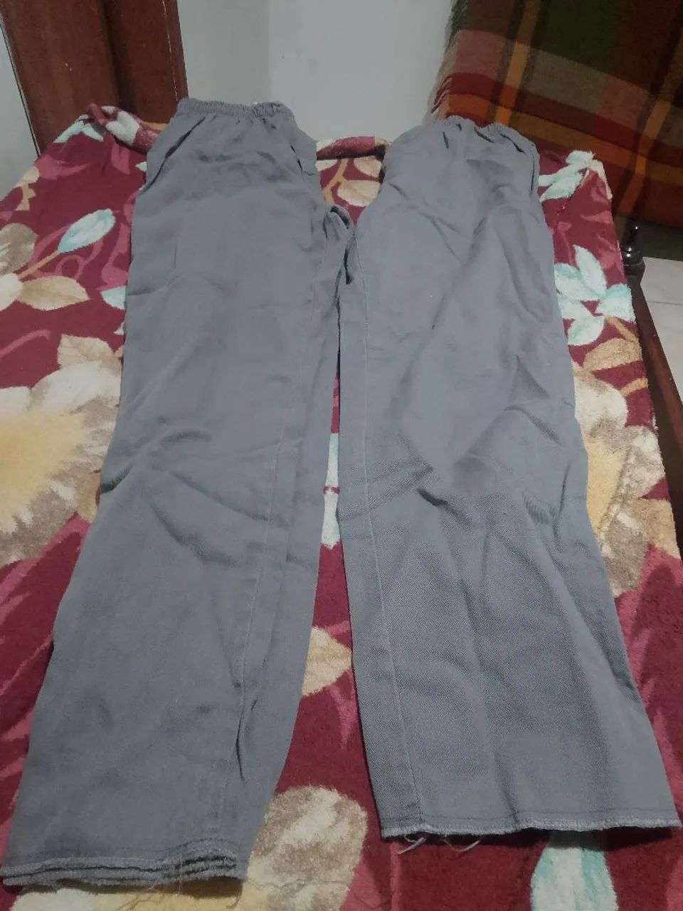 BOTA BICO DE FERRO E CALÇAS DE UNIFORME  - Foto 3