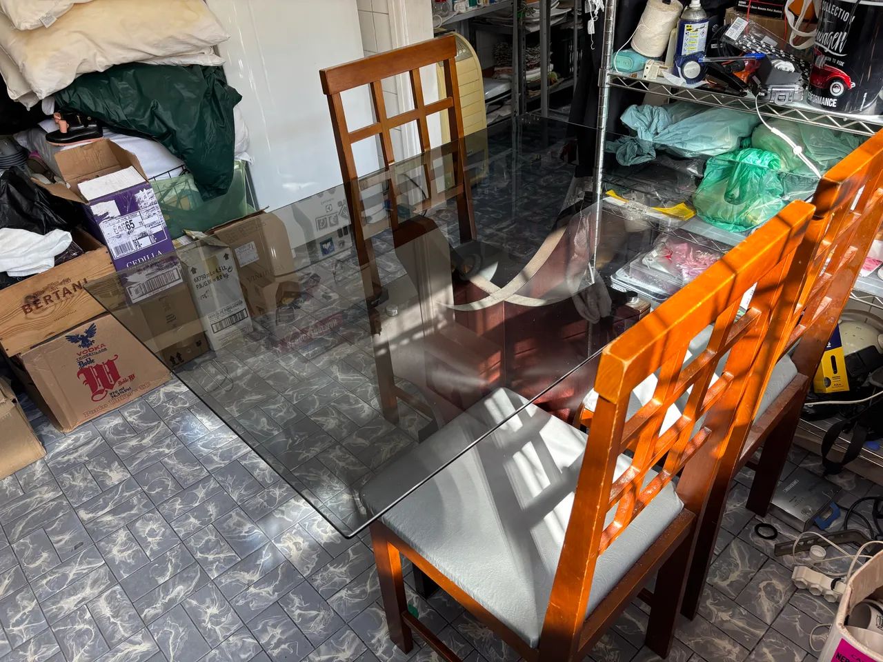 Mesa jantar tampo de vidro com 3 cadeiras  - Foto 3